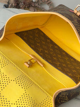 Load image into Gallery viewer, Flaneur Backpack
