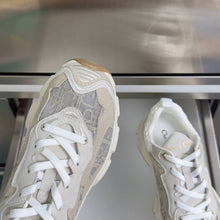 Load image into Gallery viewer, Vibe Trainers

