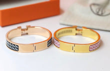 Load image into Gallery viewer, Clic Bracelet
