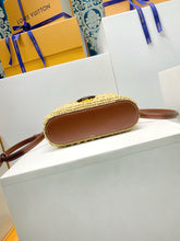 Load image into Gallery viewer, Vanity Chain Pouch
