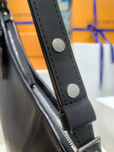 Load image into Gallery viewer, East West Carryall
