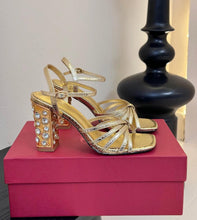 Load image into Gallery viewer, Gem Sandals

