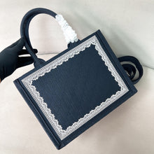 Load image into Gallery viewer, Medium Book Tote
