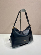 Load image into Gallery viewer, Aimee Medium Shoulder Bag
