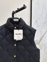 Load image into Gallery viewer, The Cube Gilet
