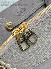 Load image into Gallery viewer, Bella Tote
