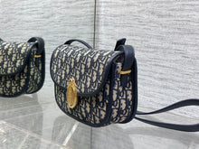 Load image into Gallery viewer, Medilion Flap Bag
