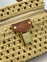 Load image into Gallery viewer, Vanity Chain Pouch
