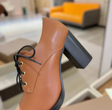 Load image into Gallery viewer, Check Shoes
