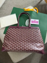 Load image into Gallery viewer, Ready to post 36cm inc custom bag liner
