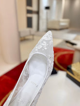 Load image into Gallery viewer, Lace Pumps
