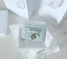 Load image into Gallery viewer, Leather Card Holder
