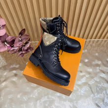 Load image into Gallery viewer, Leather Boots
