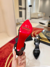 Load image into Gallery viewer, Leather Sandals
