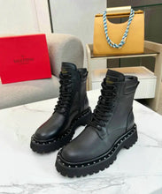 Load image into Gallery viewer, Rockstud Boots
