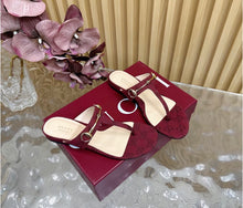 Load image into Gallery viewer, Horsebit Thong Sandals

