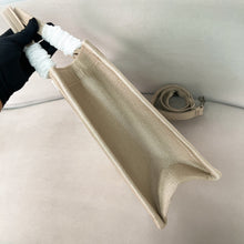 Load image into Gallery viewer, Medium Book Tote
