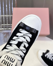 Load image into Gallery viewer, Shearling Trainers
