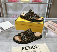 Load image into Gallery viewer, Feel Sandals
