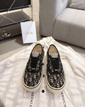 Load image into Gallery viewer, Saltwind Trainers
