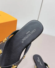 Load image into Gallery viewer, Leather Sandals
