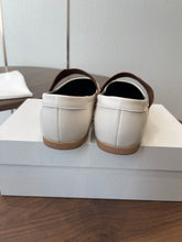 Load image into Gallery viewer, Leather Flats
