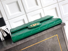 Load image into Gallery viewer, CC Clutch
