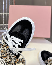 Load image into Gallery viewer, Platform Trainers
