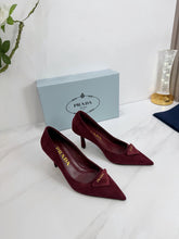 Load image into Gallery viewer, Suede Pumps
