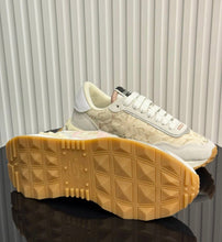 Load image into Gallery viewer, Lacerunner Trainers
