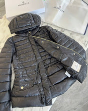 Load image into Gallery viewer, Raies Jacket
