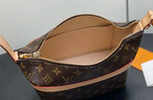 Load image into Gallery viewer, Cruiser Toiletry Bag
