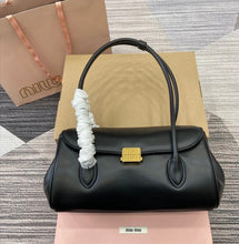 Load image into Gallery viewer, Leather Shoulder Bag
