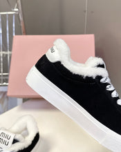 Load image into Gallery viewer, Shearling Trainers
