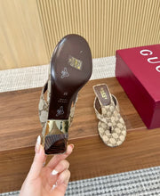 Load image into Gallery viewer, Thong Sandals
