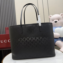 Load image into Gallery viewer, Tribeca Tote
