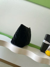 Load image into Gallery viewer, Zipped Pouch Large
