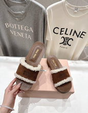 Load image into Gallery viewer, Shearling Mules
