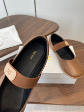 Load image into Gallery viewer, Leather Flats
