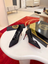 Load image into Gallery viewer, Lace Pumps
