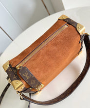 Load image into Gallery viewer, Side Trunk
