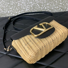 Load image into Gallery viewer, Raffia Crossbody Bag
