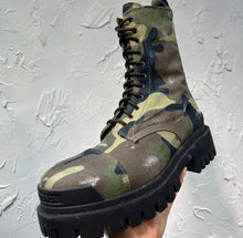 Load image into Gallery viewer, Camo Boots
