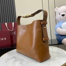 Load image into Gallery viewer, Beatrix Tote
