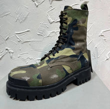 Load image into Gallery viewer, Camo Boots
