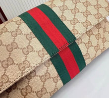 Load image into Gallery viewer, Madison Shoulder Bag

