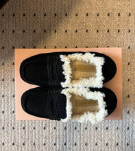 Load image into Gallery viewer, Shearling Loafers
