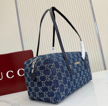 Load image into Gallery viewer, Medium Boston Bag
