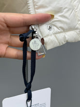 Load image into Gallery viewer, Jarcieu Jacket
