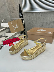 Stud Wedges